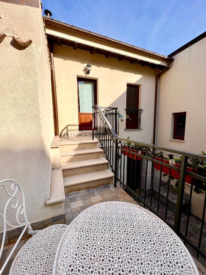 Il Bivacco Del Duomo Bed and Breakfast LʼAquila Buitenkant foto